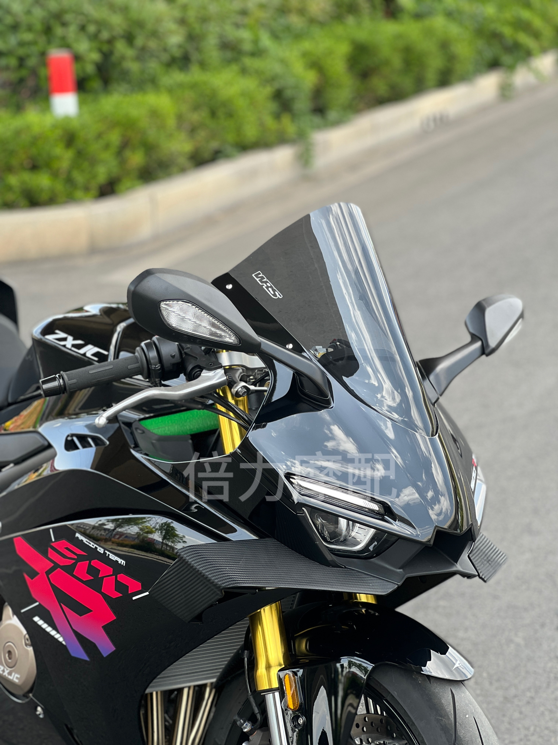 适用2025张雪机车500RR 竞技风挡 加高风挡 前挡风玻璃改装配件