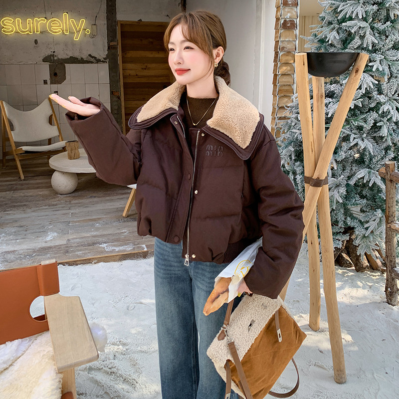 新款 50绒咖色翻领羊羔毛拼接羽绒服女短款159-725P280K418图片