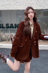 美拉德穿搭棕色灯芯绒西服上衣套装女秋冬超好看高级感短裙两件套图片