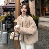 现货米杏色羊羔毛皮毛一体牛角扣短外套女159-882P175K258，女装短外套，浙宝159