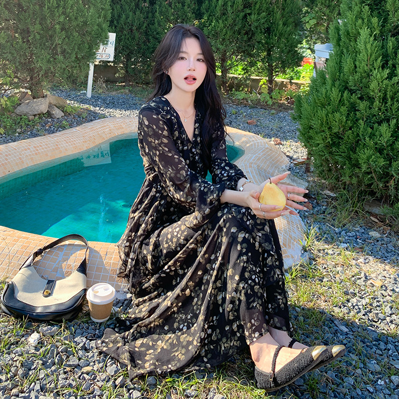 黑色V领碎花连衣裙女设计感赫本风别致高腰显瘦A字裙2025春秋新款,商品下架区,浙宝159