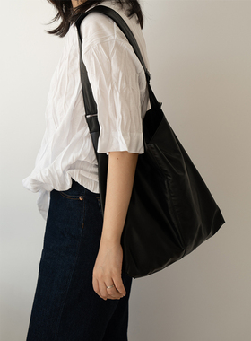 MOREGOOL 24/FW 原创黑色PU皮包 轻便大容量可调节斜挎包