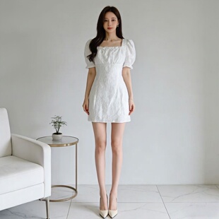 甜妹肌理感收腰短款 2026春夏新款 法式 连衣裙女 蕾丝裙 方领泡泡袖