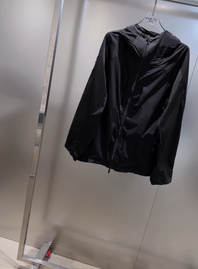 小众设计 23秋季 帅气酷飒减龄百搭 宽松显瘦运动休闲连帽冲锋衣