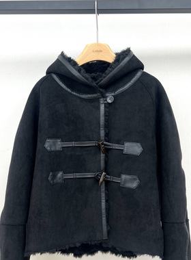 小众设计 25冬 复古时尚百搭 加厚保暖牛角扣连帽羊羔绒大衣外套