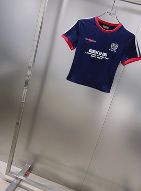 小众设计 23秋 减龄学院风辣妹 字母刺绣撞色镶边修身短款短袖T恤