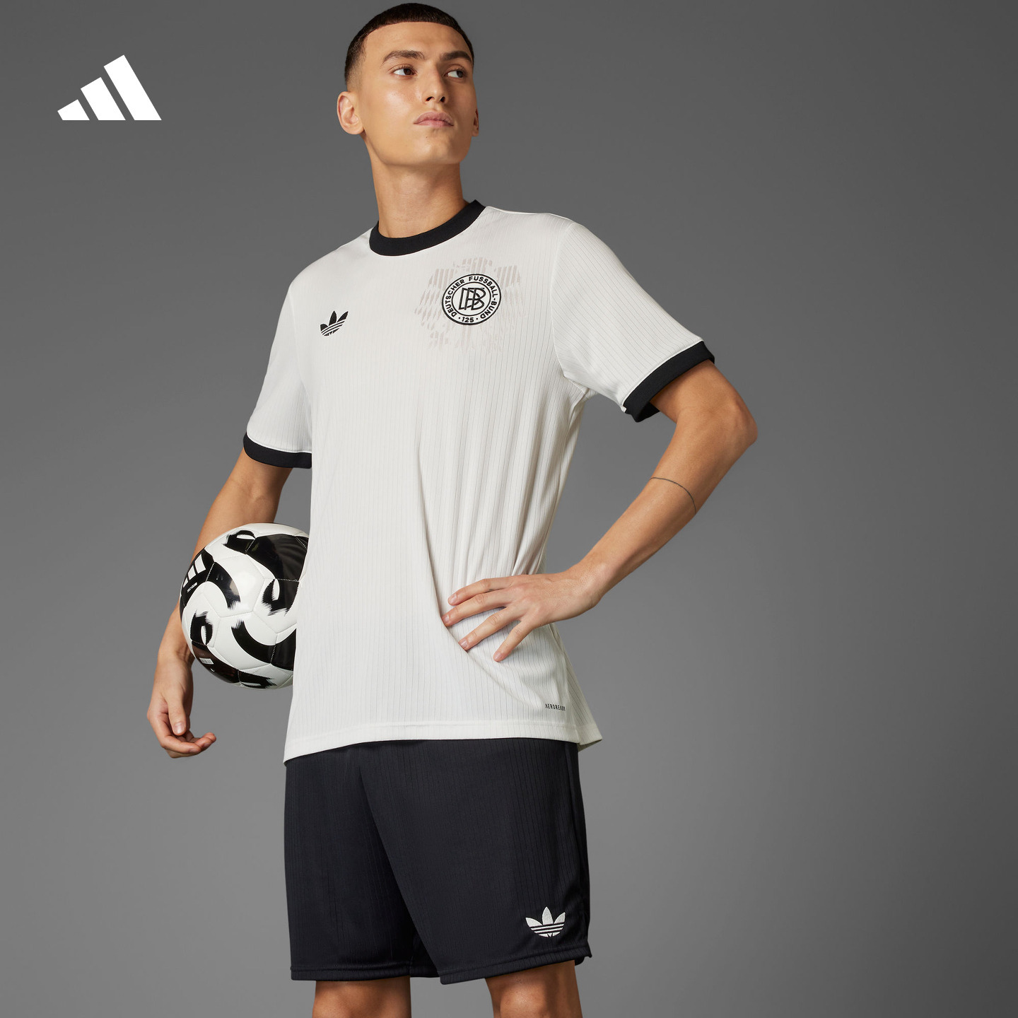 阿迪达斯德国队125周年系列球衣