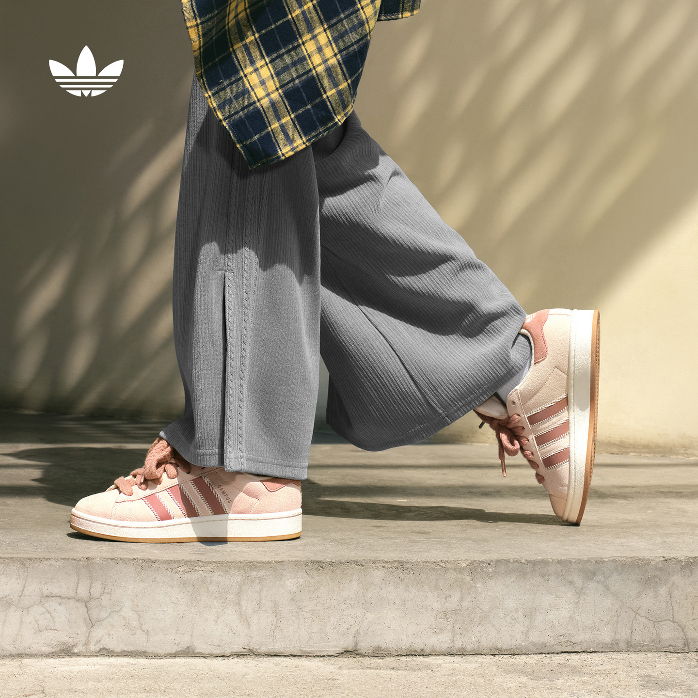 面包鞋阿迪达斯三叶草女子经典鞋