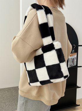 韩国可爱毛绒包包女春季2023年新款小众设计甜酷风毛毛单肩手提包
