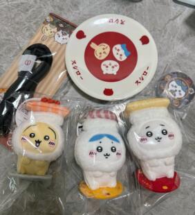 正品代购寿司郎chiikawa联名周边寿司碟毛绒挂件手机支架挂饰膠夾