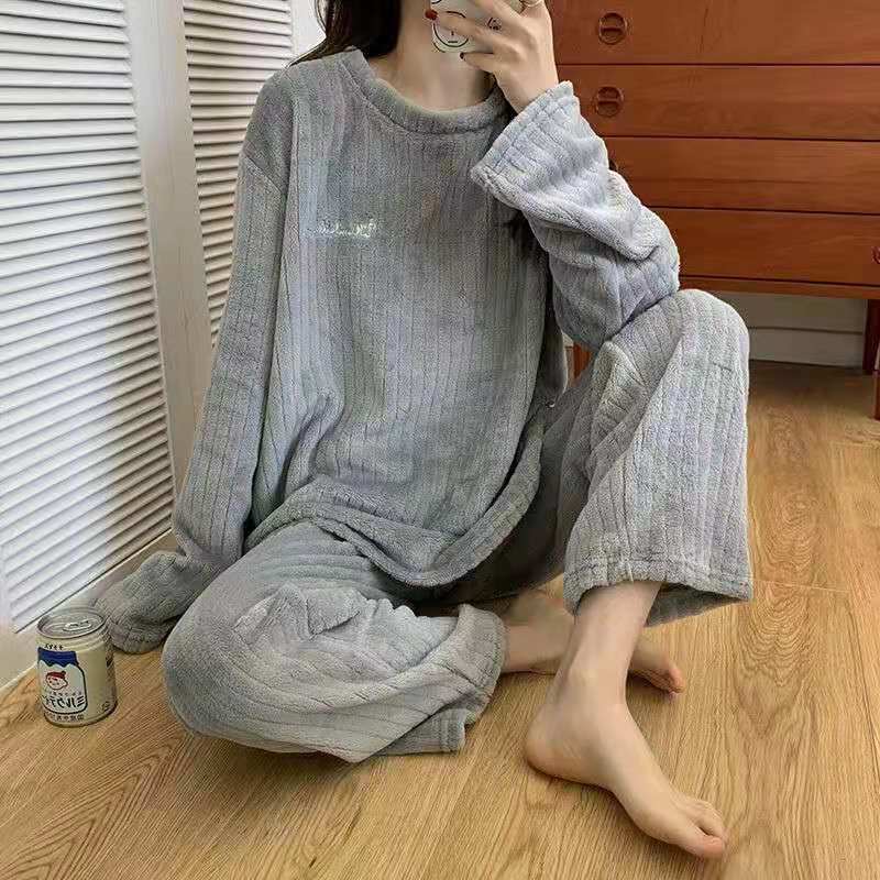 暖暖套装女秋冬季珊瑚绒睡衣纯色加绒家居服两件套新款潮条纹休闲