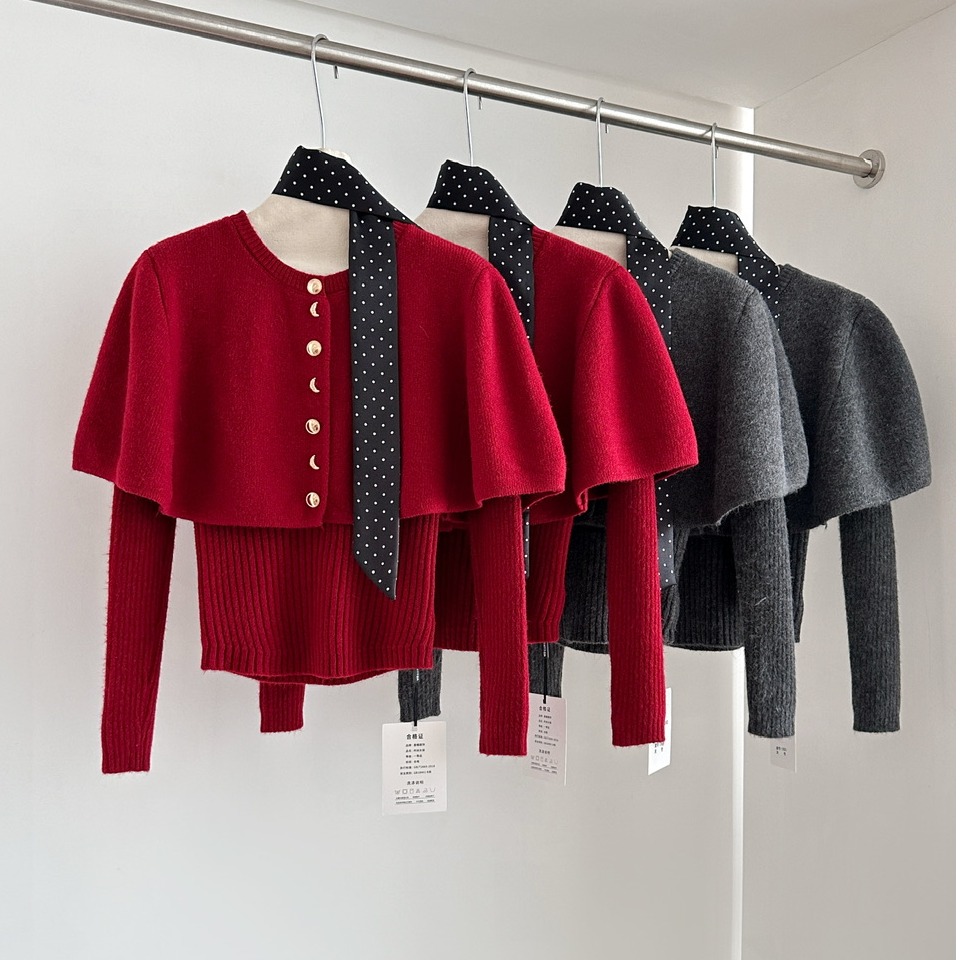 红色毛衣女款2025新款冬季斗篷披肩打底衫两件套针织衫可外穿内搭