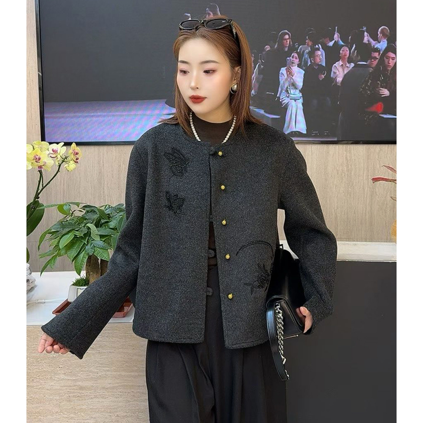 高端双面羊毛大衣女秋冬新款中式风刺绣圆领短款时尚百搭毛呢外套