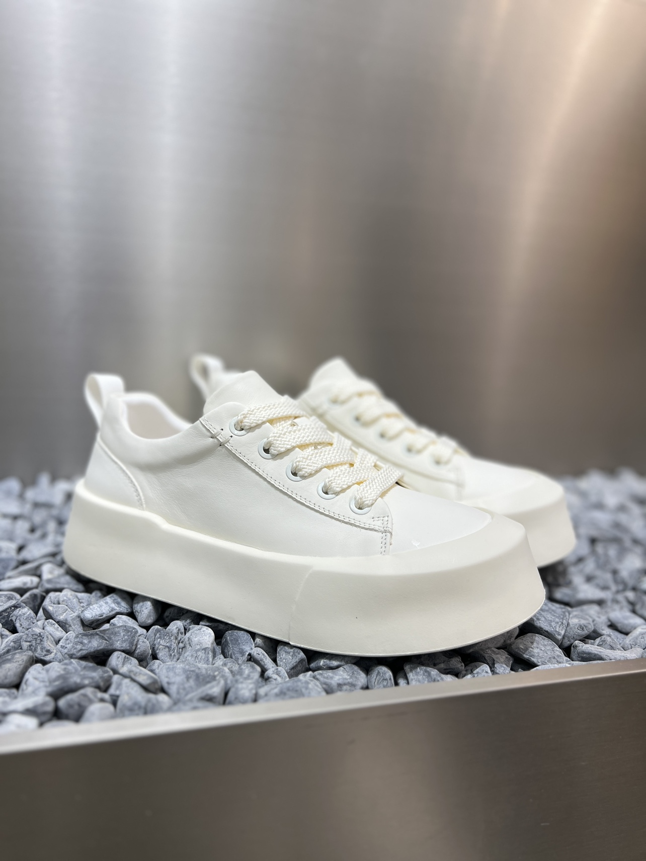 白色板鞋男真皮春季百搭潮鞋素简潮流厚底休闲男鞋增高牛皮小白鞋