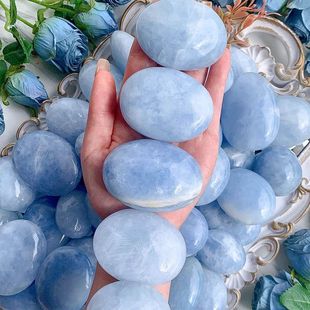 椭圆形天然水晶天青石手把件手握把玩原石摆件打磨蓝晶石巴掌石头