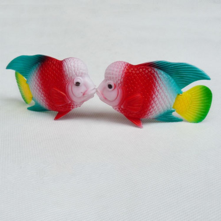 鱼缸里罗汉鱼观赏鱼塑料材质