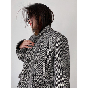 wen阀姐们出街羊毛人字纹加厚毛呢后开叉大衣外套女 Seven Day