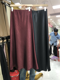 仿醋酸褶皱鱼尾半身裙女春夏季 2026显瘦a字裙垂坠感长裙缎面裙子