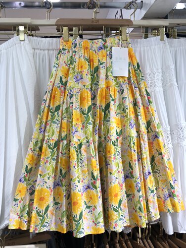 减龄油画风黄色碎花半身裙伞裙