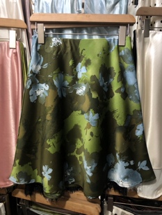 复古油画风印花缎面半身裙女A字中短裙垂感丝滑显瘦碎花直筒包裙