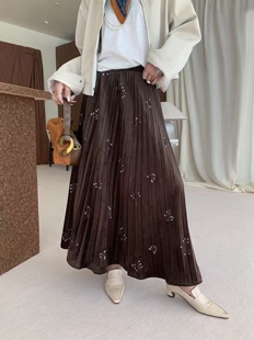 重工刺绣蝴蝶亮片半身裙女2026秋季新款a字垂感绒面百褶裙长裙子