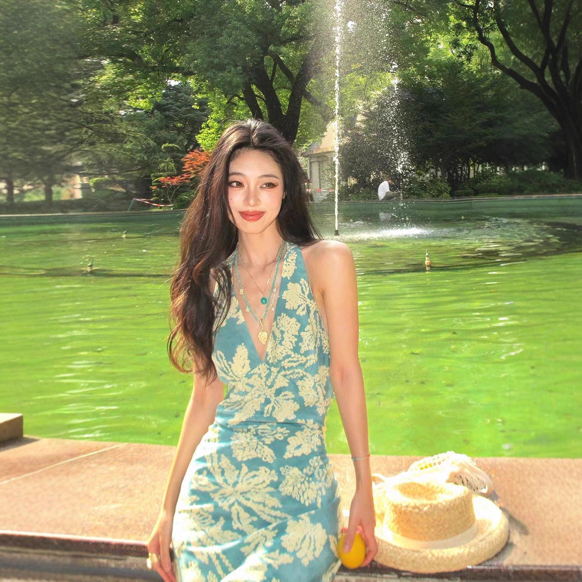 绝美海滩裙海边度假法式无袖挂脖收腰蓝色印花v领连衣裙露背长裙