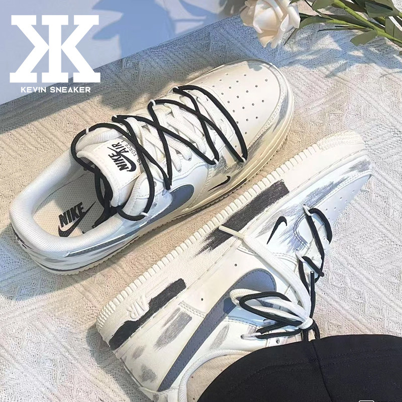 灰白格调AirForce1板鞋