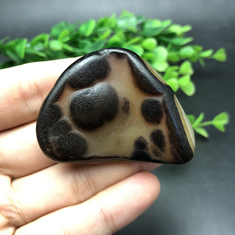 马达加斯加花纹籽料天然冰彩玛瑙马料原石石头手把件收藏奇石1978