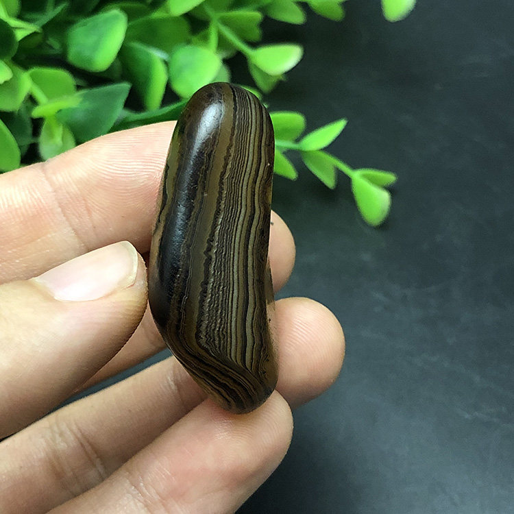 马达加斯加花纹籽料冰彩玛瑙天然象形马料原石石头手把件收藏2003