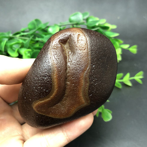 花纹冰彩玛瑙籽料象形原石手把件