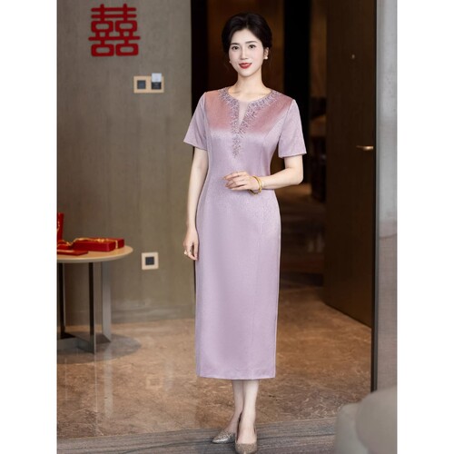 粉色婚宴妈妈礼服显瘦高级感