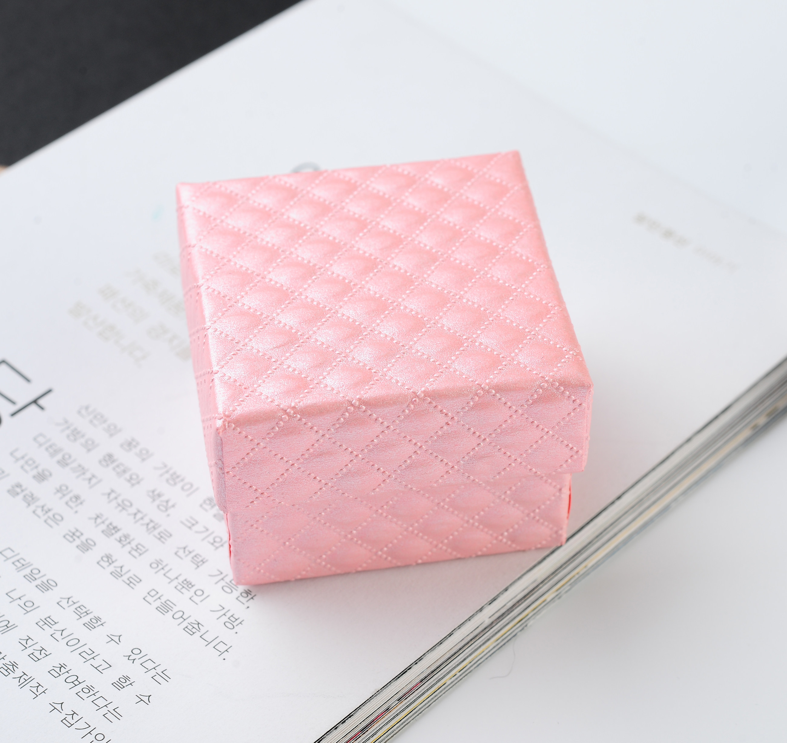 现货纸盒包装盒定做首饰盒欧式粉色钻石纹戒指盒吊坠饰品盒