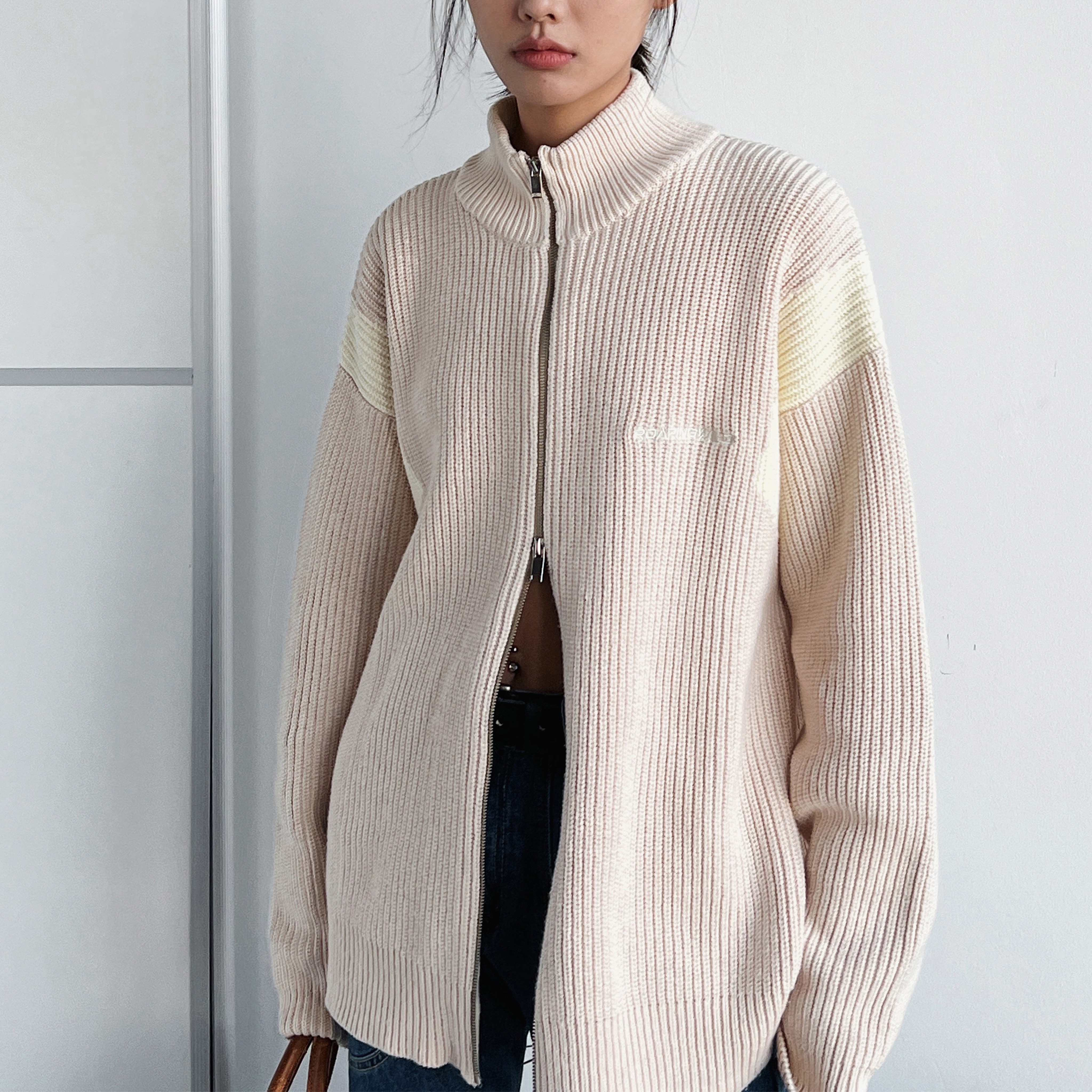 咆哮野兽拼色徽标拉链毛衣