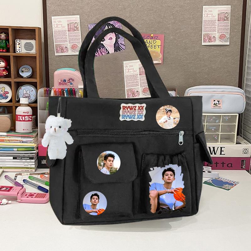 王鹤棣单肩包斜跨百搭简约大容量可爱明星吧唧韩式ins高颜值书包