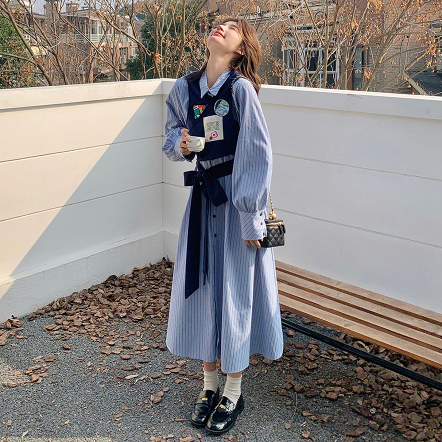 蓝色假两件连衣裙女中长款2026春秋季新款收腰显瘦长袖条纹衬衫裙
