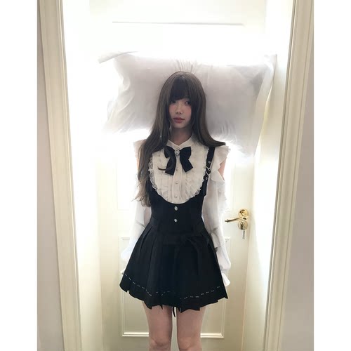 啦啦酱 维尔汀 黑白系千金感日系衬衫收褶连衣裙背带短裙套装
