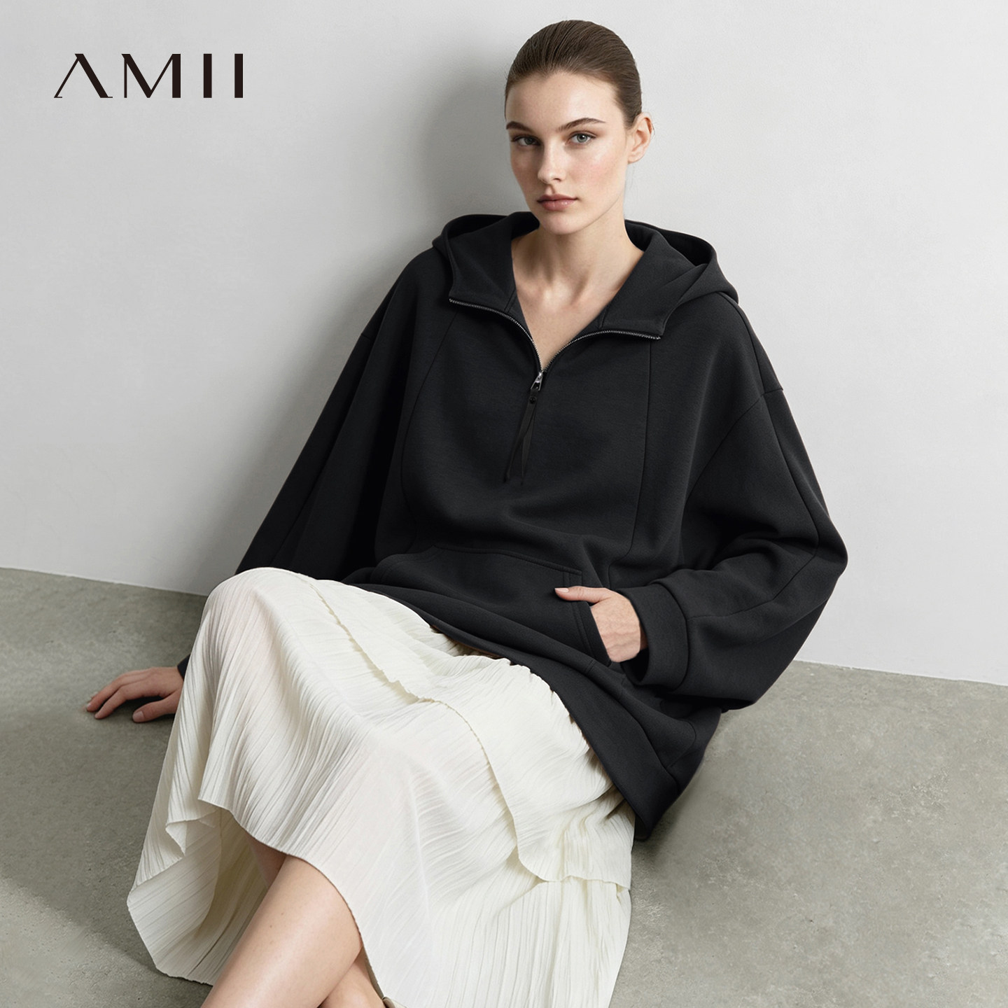 Amii2026秋新款休闲蝙蝠袖连帽空气层卫衣女蝙蝠袖超宽松中长上衣