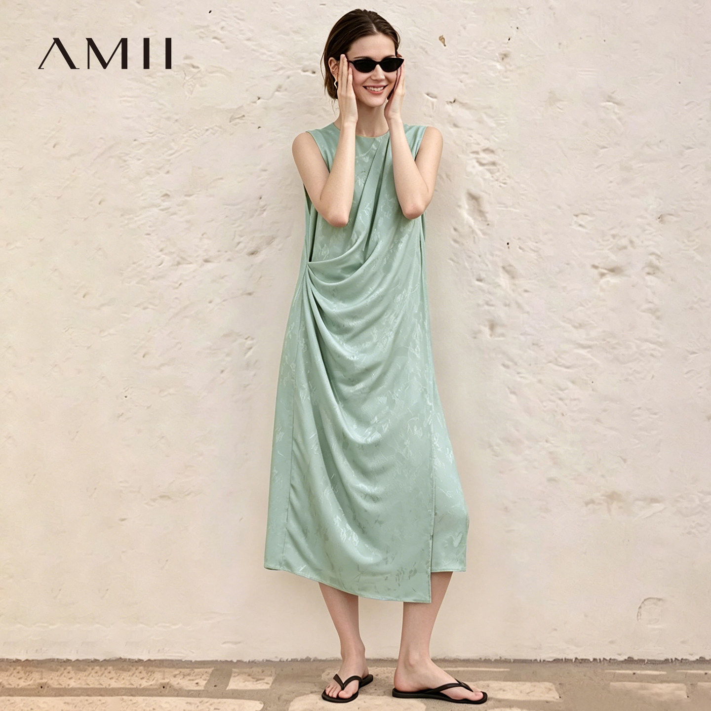 Amii2026夏新款文艺松弛感圆领垂褶国风提花连衣裙女无袖长裙子