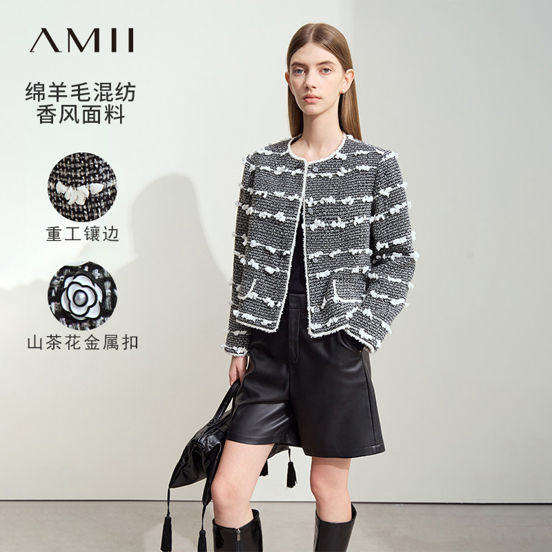 Amii2026冬新款香风圆领垫肩肌理感毛呢外套女山茶花金属扣上衣