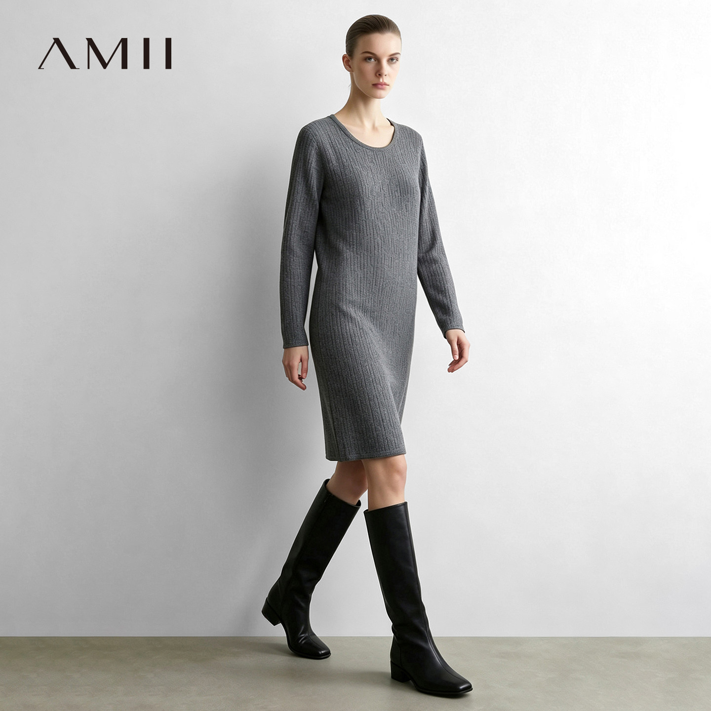 Amii2026秋新款通勤圆U领四平过针织法针织裙连衣裙女宽松裙子