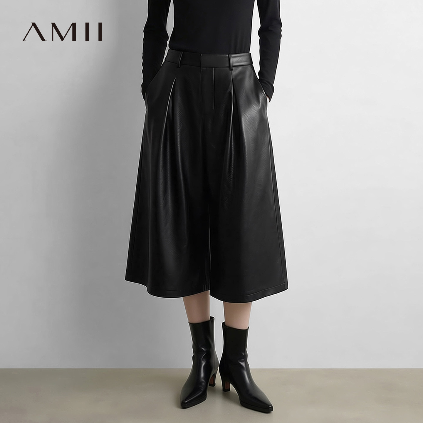 Amii2026冬新款复古摩登环保PU革休闲七分裤女宽松阔腿裤皮裤