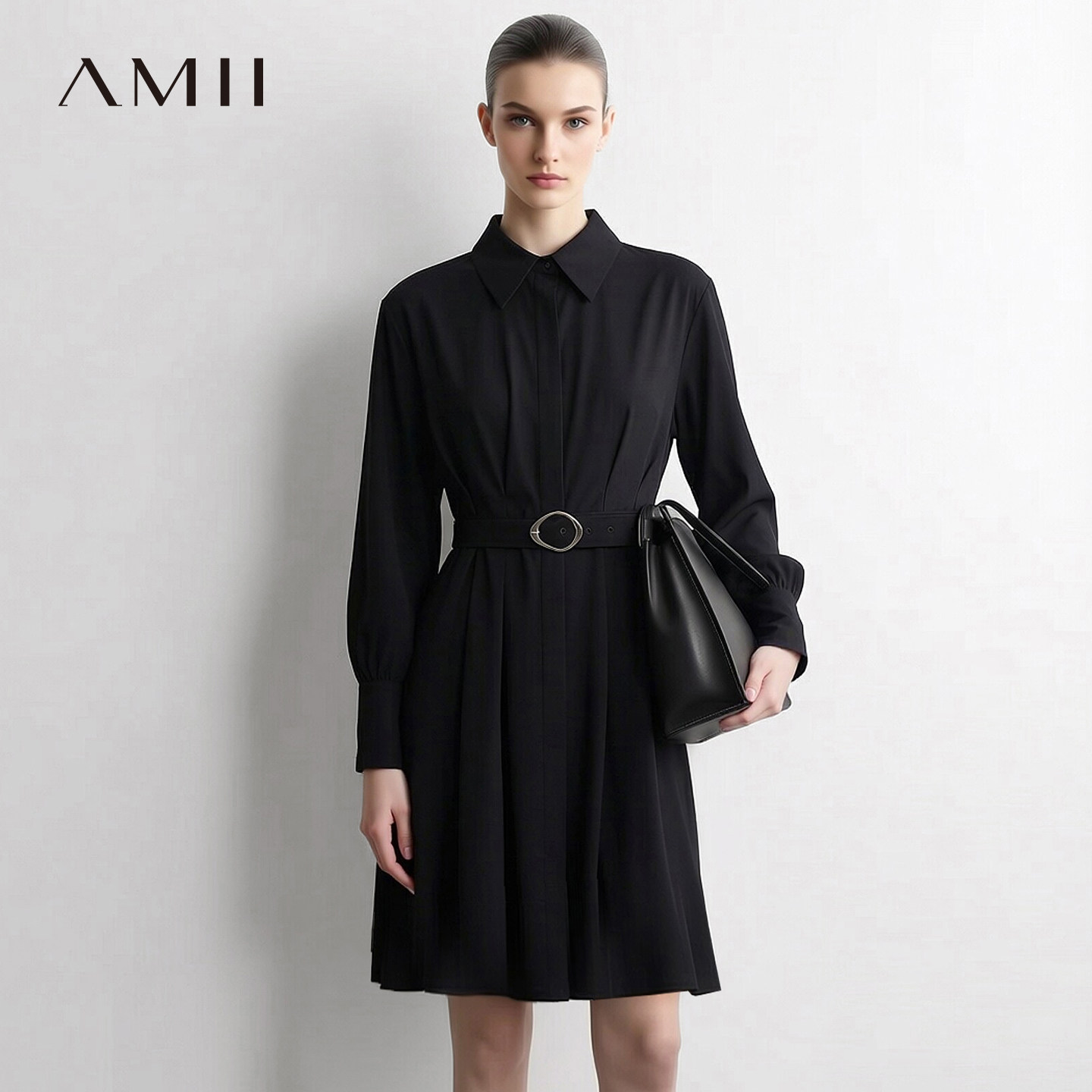 Amii2026秋新款干练通勤风翻领异形日字扣腰带连衣裙女收褶裙子