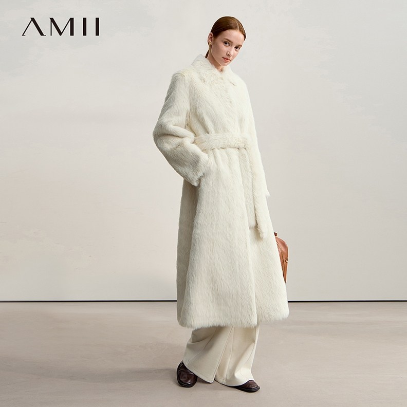 Amii2026冬新款温暖配腰带翻领落肩袖长款环保皮草女宽松毛绒外套