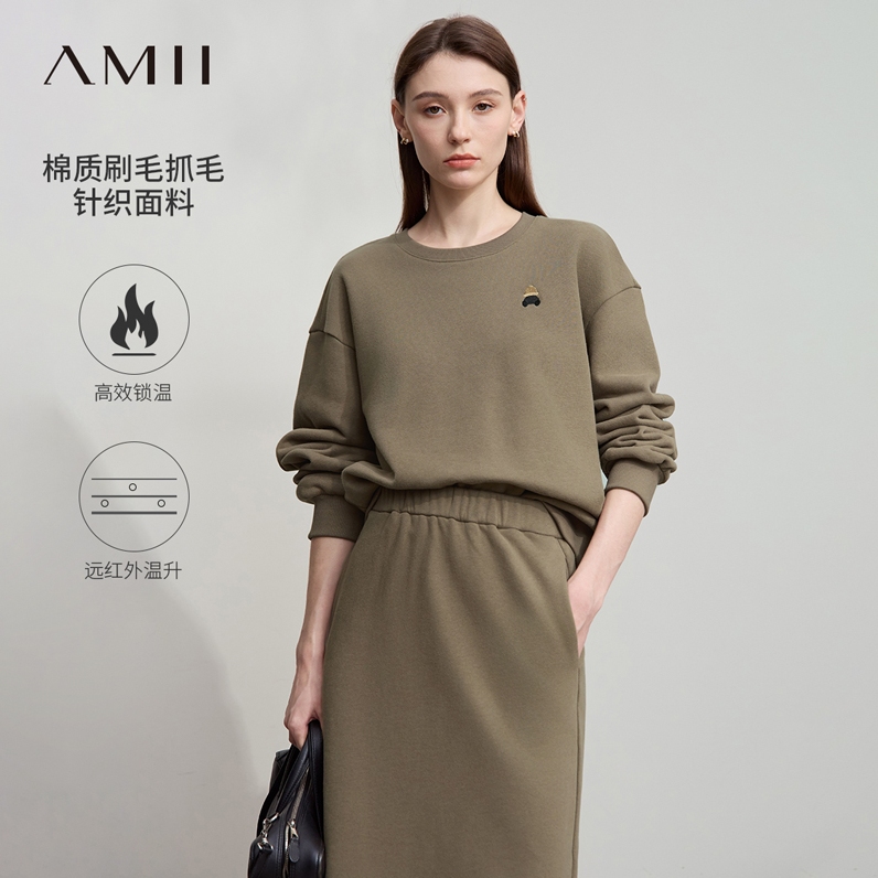 Amii2025秋新款轻运动风小熊刺绣落肩袖抓毛卫衣女宽松休闲上衣