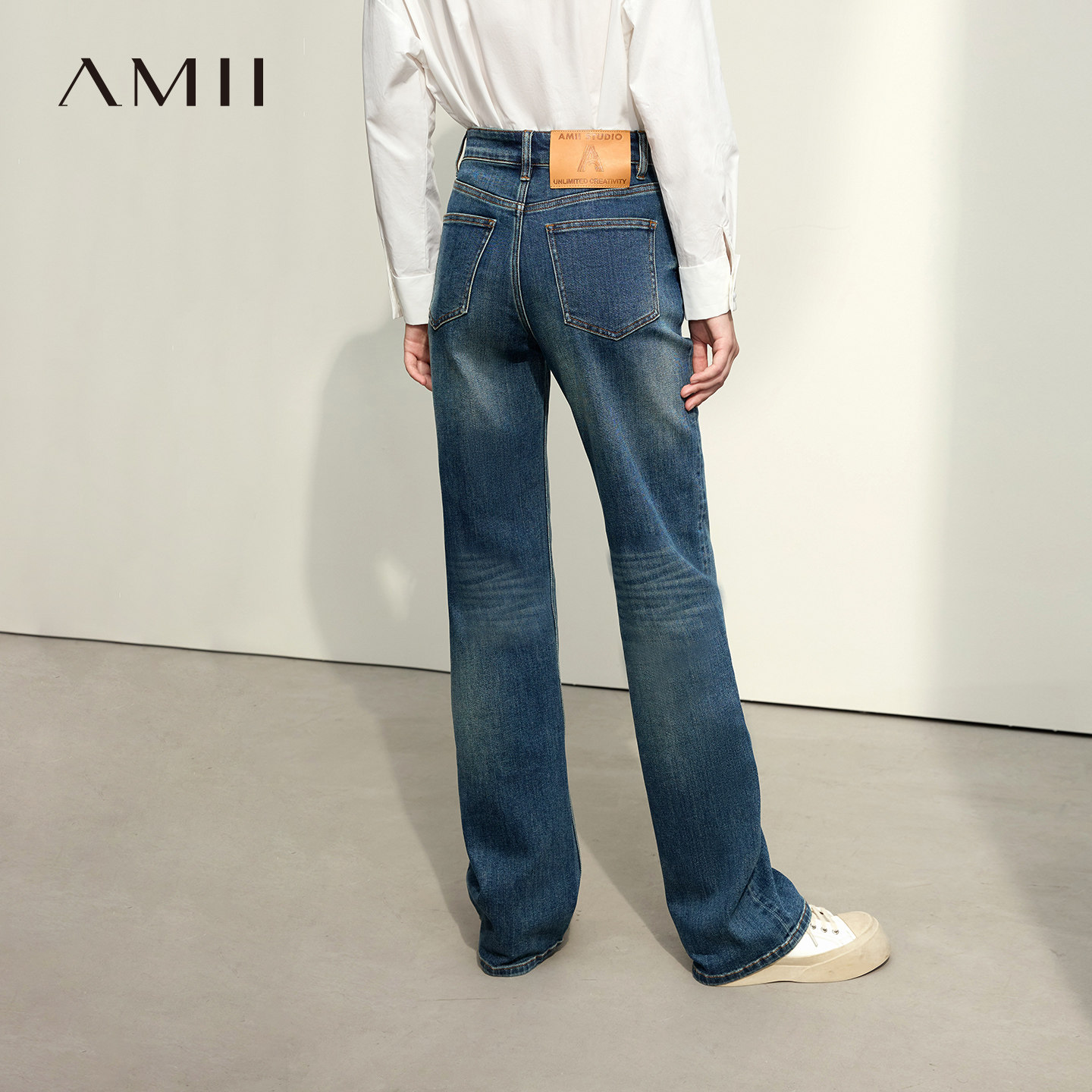 Amii2026秋新款休闲百搭丹宁风直筒裤牛仔裤长裤女定制皮牌裤子