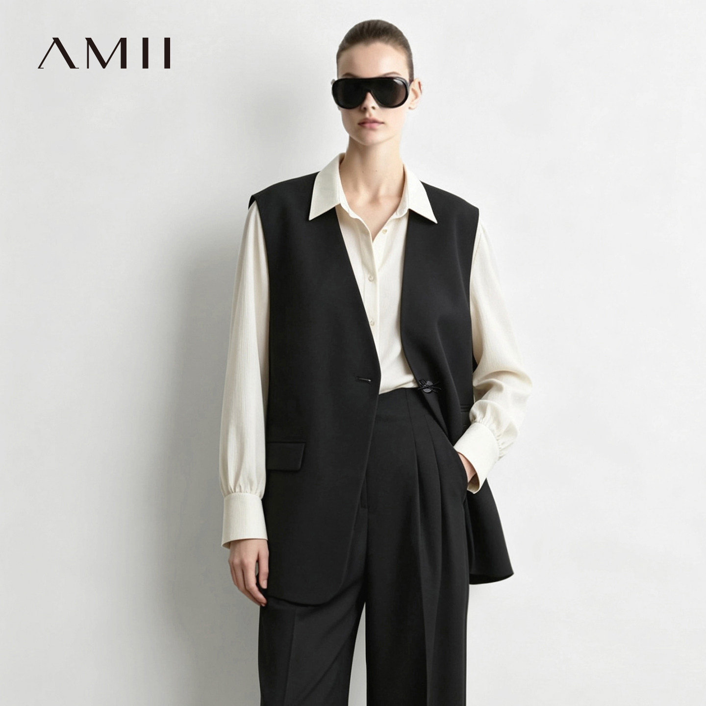 Amii2026秋新款高级通勤风V领蝴蝶结扣马夹女侧开叉中长叠搭上衣