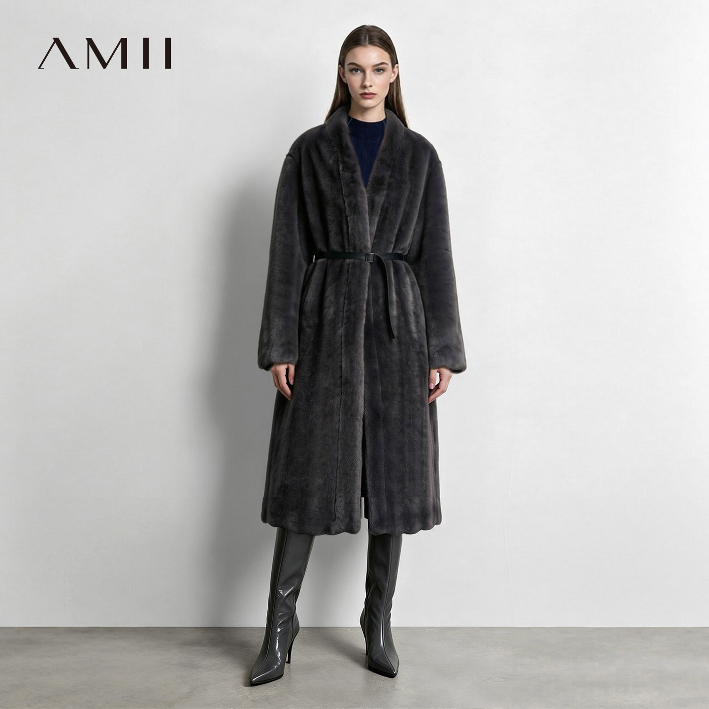 Amii2026冬新款轻奢通勤V领皮质腰带环保皮草女温暖宽松长款上衣