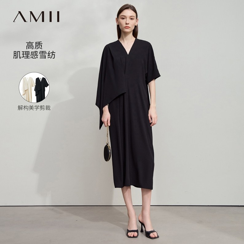 Amii2025夏新款解构美学不对称V领连衣裙女绑带露背裙子小黑裙