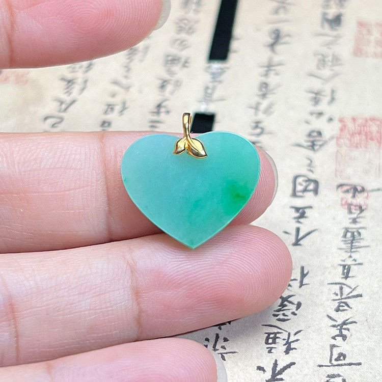 隆慈缘A货缅甸翡翠18K金心形吊坠