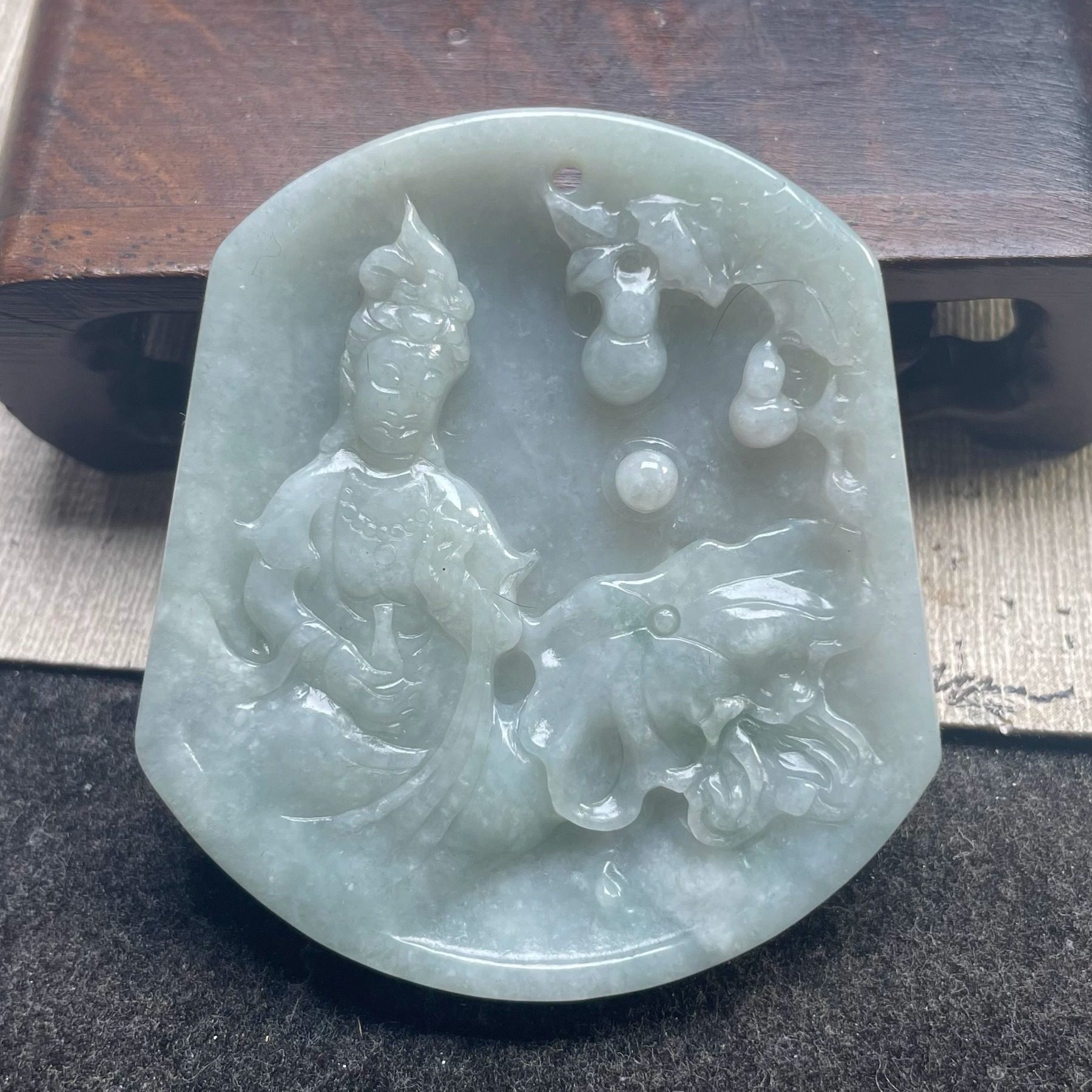隆慈缘原矿翡翠源头直发玉观音翡翠A货冰糯种浅绿荷叶观音吊坠